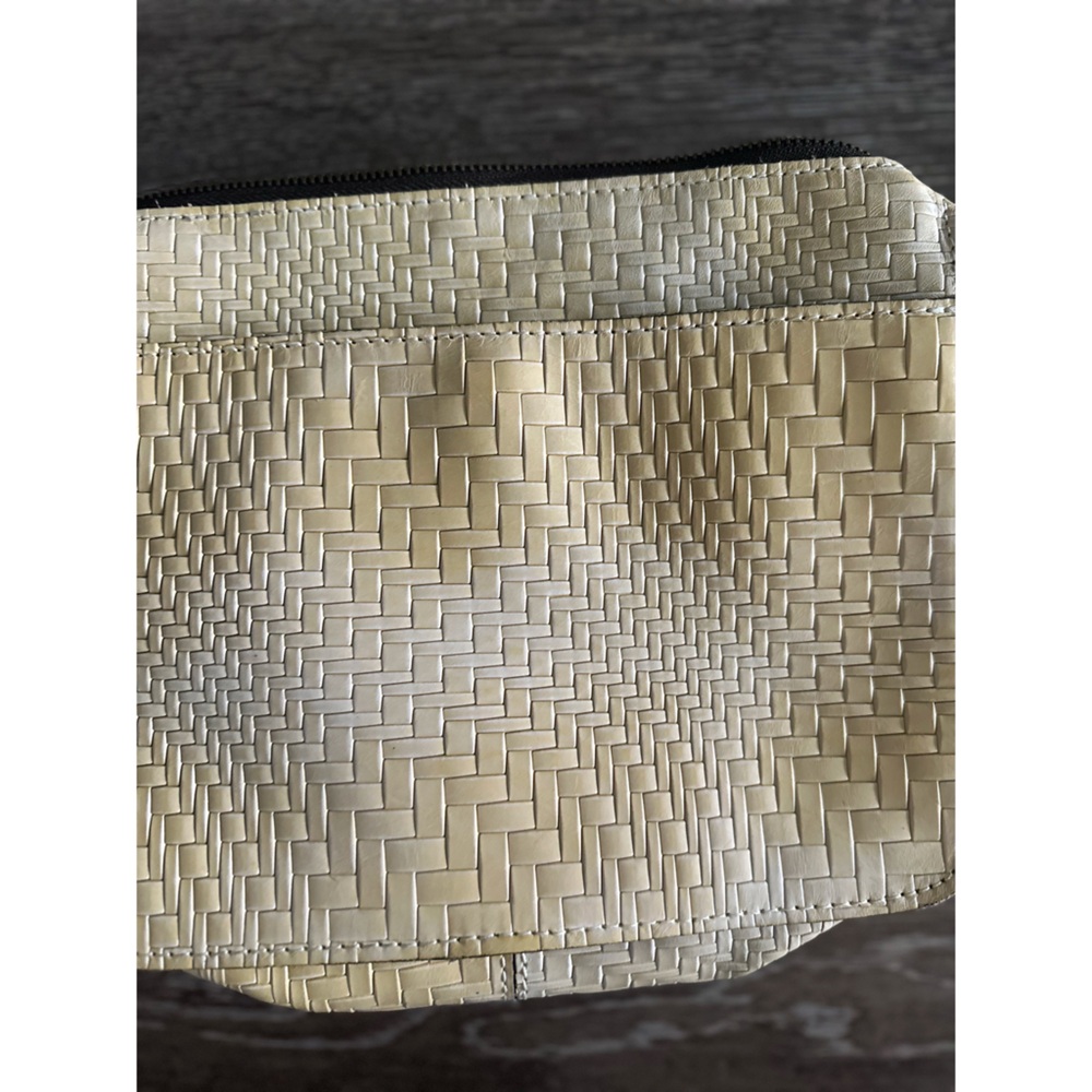 Patricia Nash Cream Crossbody Bag Color: Rattan Real Leather STYLE: P457323 - Picture 6 of 13